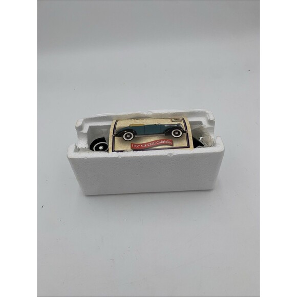 National Motor Museum Mint 1937 V-8 Club Cabriolet Golden Age of Ford - Picture 9 of 9